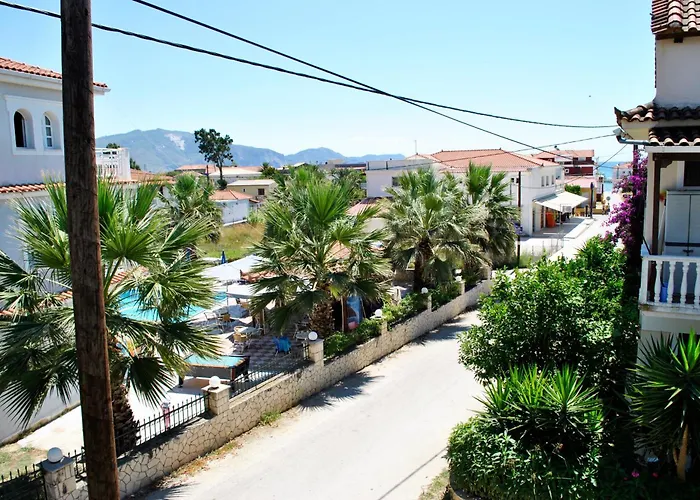 Ξενοδοχείο με διαμερίσματα Phoenix Λαγανάς